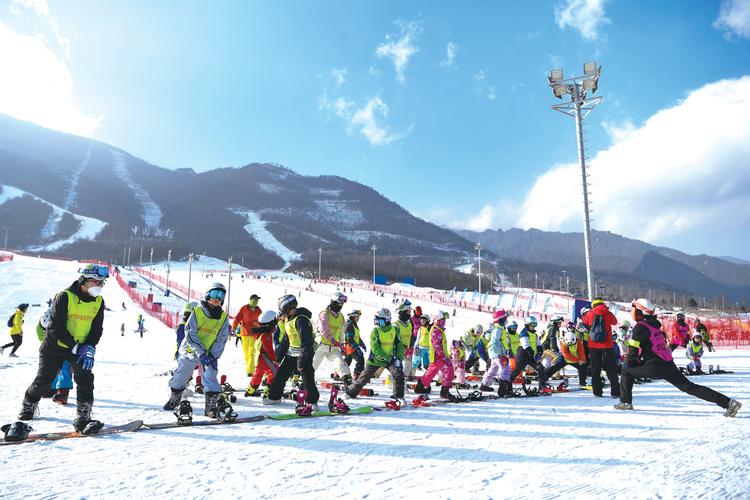 北国雪域燃情启幕 冰雪经济乘着冬风“热”起来